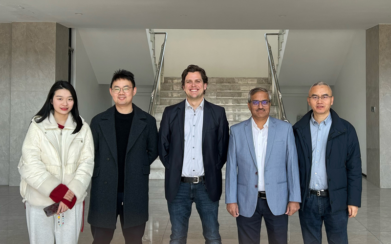 Rothe Erde India og Tyskland